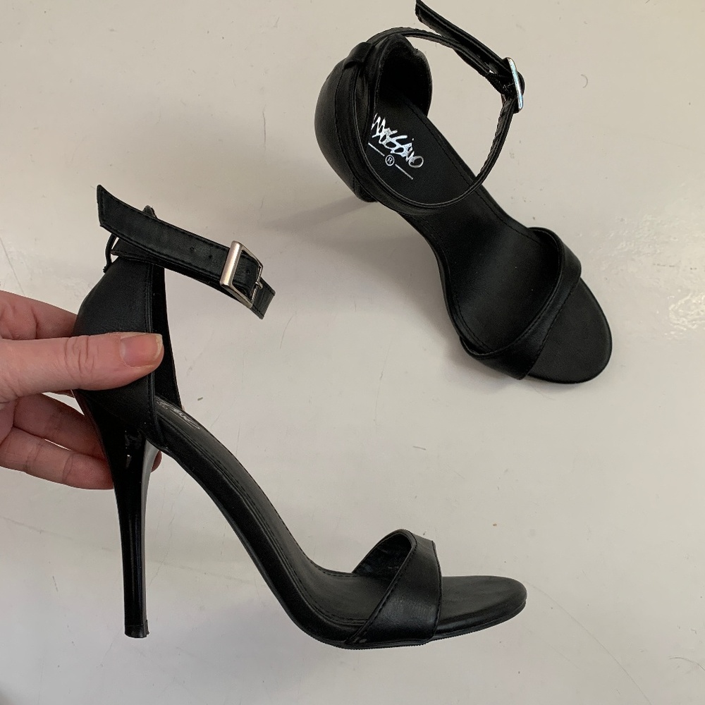 Mossimo Classic Black Heels 6